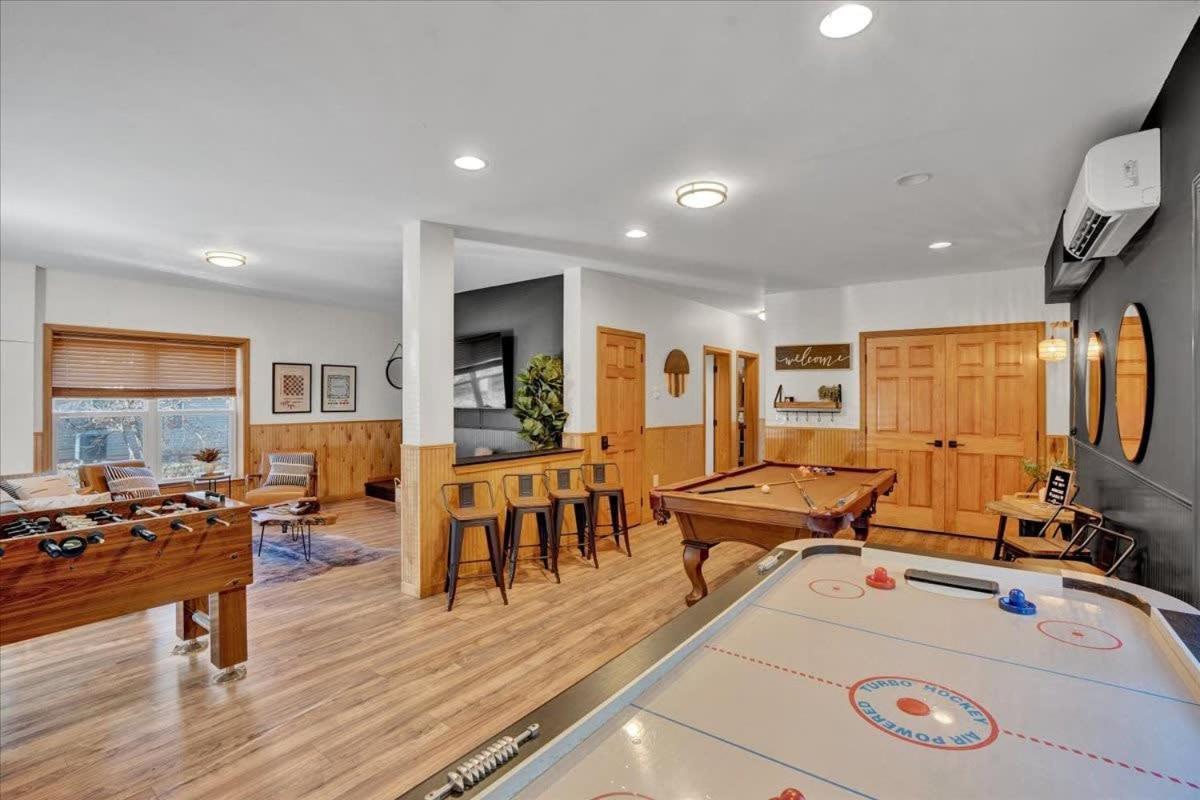 Hot Tub Pets Game With Pool Holiday home Albrightsville