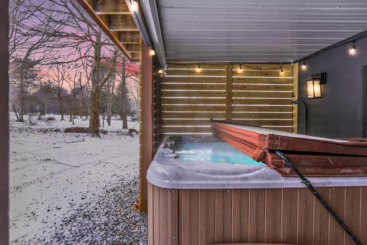 Holiday home Hot Tub Pets Game With Pool Albrightsville