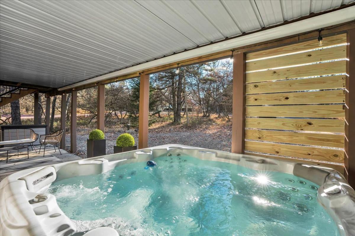Hot Tub Pets Game With Pool Сasa de vacaciones Albrightsville